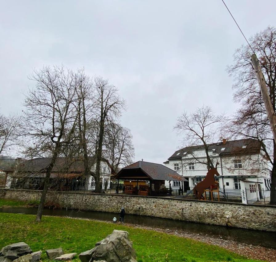 Pteni Penzion A Restaurace Belecky Mlyn מראה חיצוני תמונה
